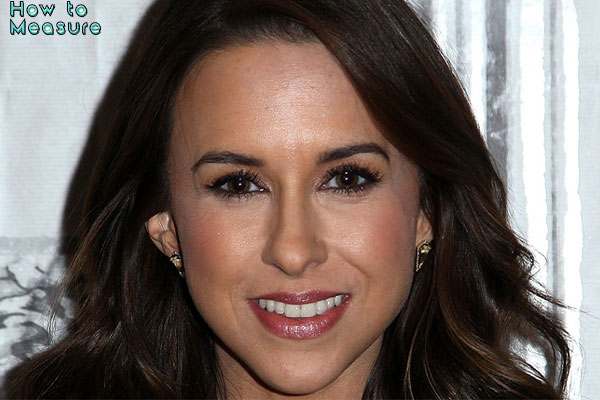 Lacey Chabert measurements: Height, Weight, Bra Size, Shoe Size